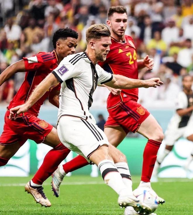 迪亚巴特成为本赛季半场贡献10分10板且100%命中率首人（迪亚巴特成本季首位半场砍下10分10板并保持100%命中率的球员）