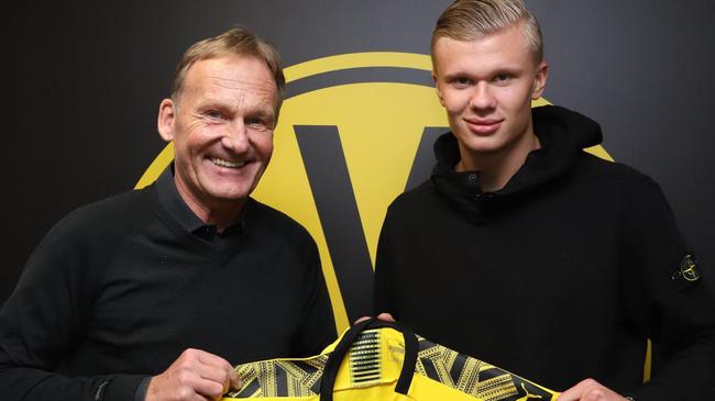 维尼修斯续约陷入僵局：皇马3000万天价要求引发博弈（维尼修斯续约谈判受阻：皇马3000万要价引发拉锯）