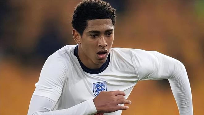 阿森纳成为第二支，在小组赛／联赛阶段10连胜的英伦球队（阿森纳成英伦足坛第二支在小组赛或联赛阶段豪取十连胜的球队）