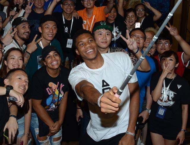 球迷：这场比赛值得反复看（球迷直呼：这场比赛百看不厌）