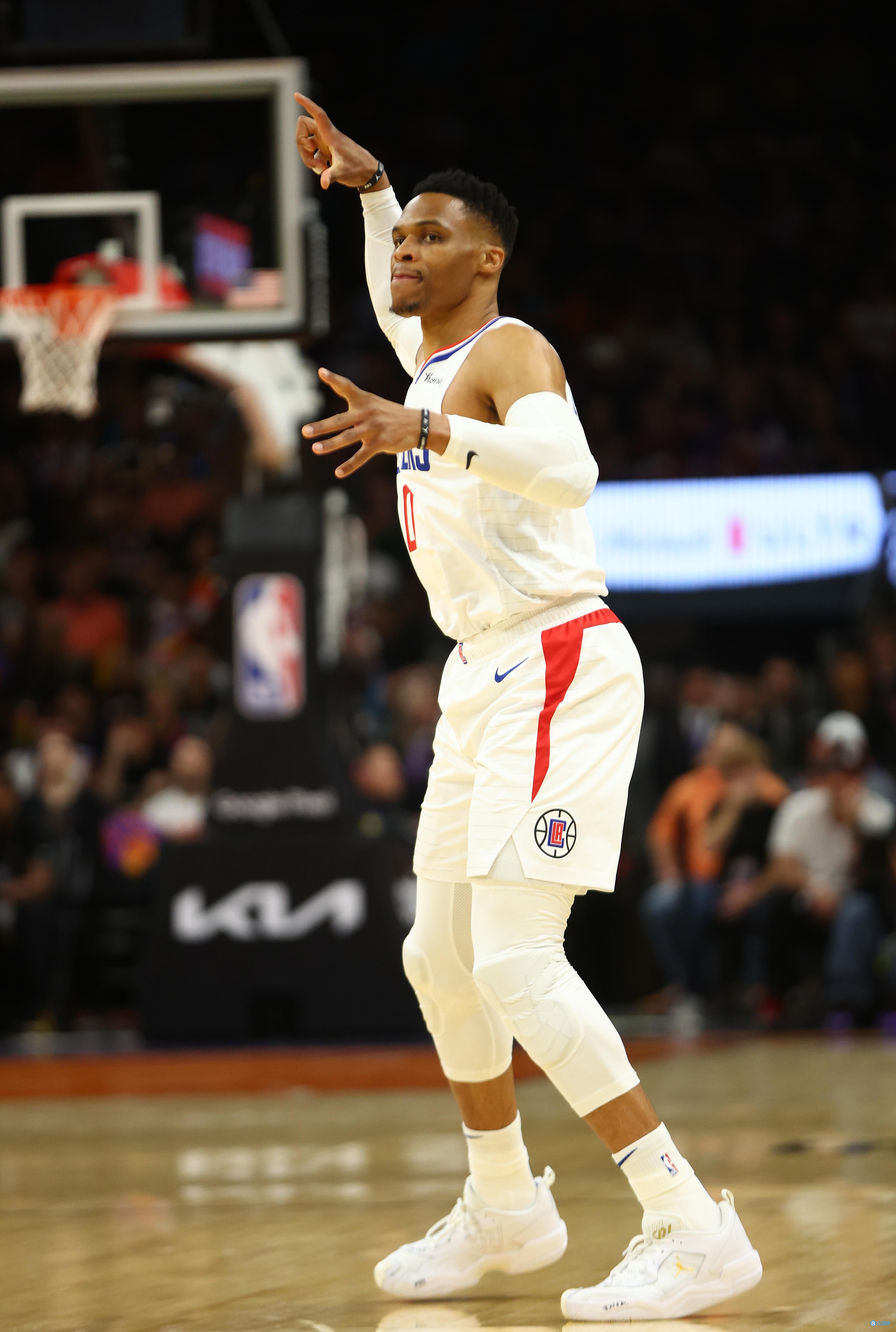 大发神威！麦克维21投16中怒砍47分创生涯新高（麦克维狂飙47分！21投16中刷新生涯新高）