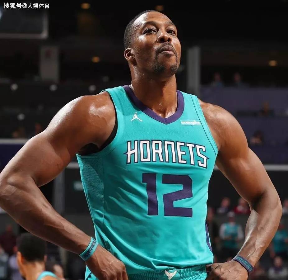 C罗在世界杯踢南美球队0进球0助攻！梅西踢欧洲是6进球6助攻！（世界杯数据对比：C罗对南美0球0助，梅西对欧洲6球6助）