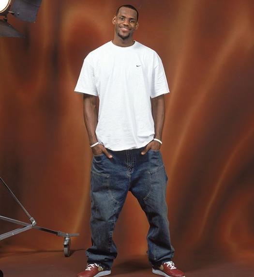 斯基拉：狼堡希望永久转会签下菲尔克鲁格，但球员想去米兰（斯基拉：狼堡寻求买断菲尔克鲁格，球员倾向加盟米兰）