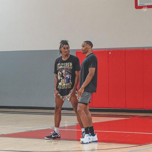 气温未降，“雪”先来了？杭州桐庐滑雪场“开板”，半个月后还有“夜滑”（气温不降雪先至：杭州桐庐滑雪场开板，半月后加开夜滑）