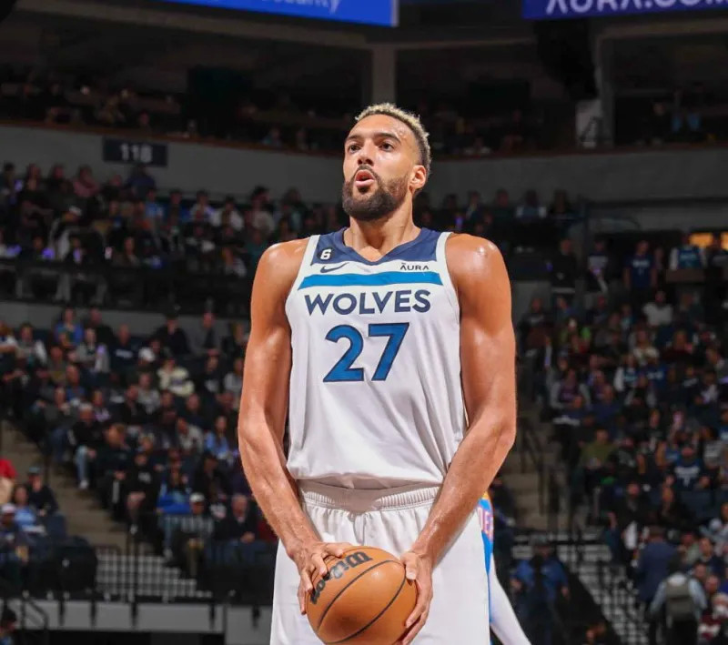 乌克兰近些年同瑞典正赛交手两次，两战全胜保持不败（乌克兰近年与瑞典两场正赛皆胜，保持不败）